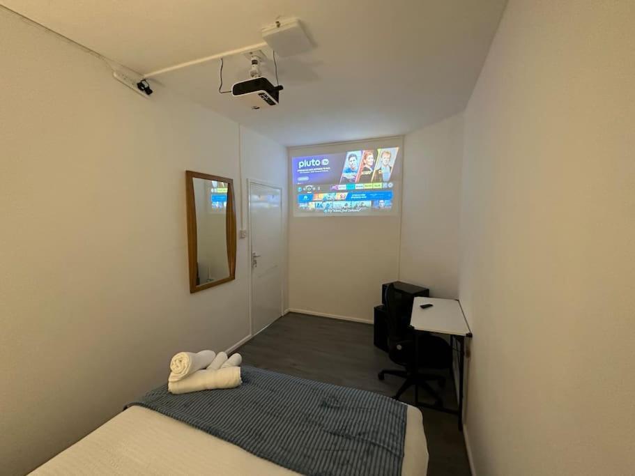 Small Cozy Private Bedroom Zone1 Londra Dış mekan fotoğraf