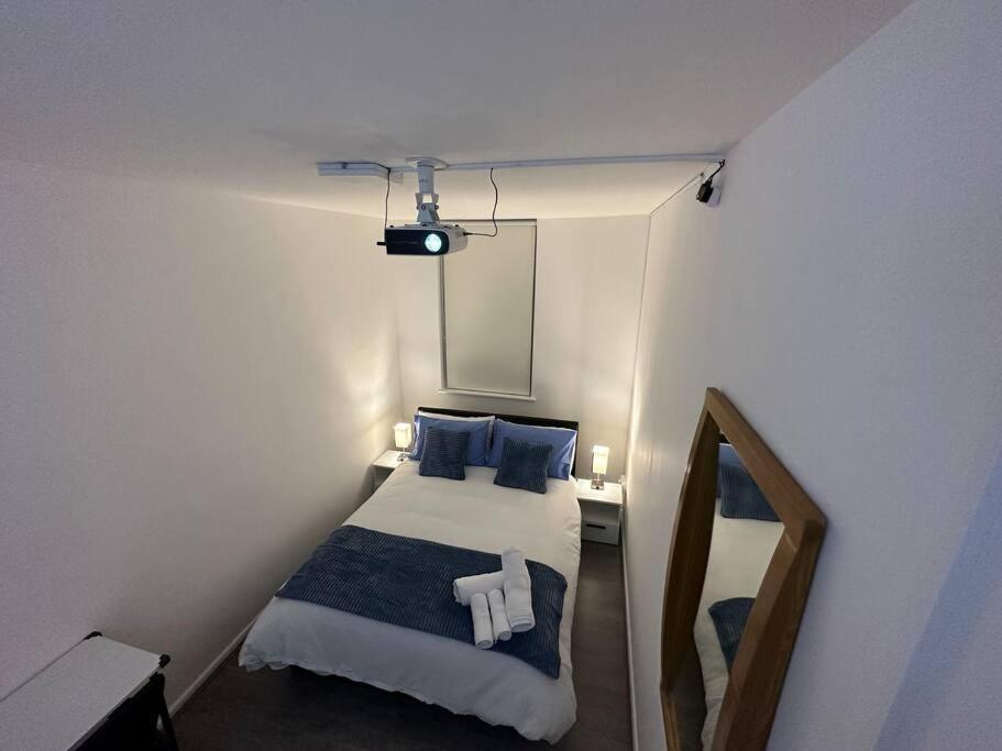 Small Cozy Private Bedroom Zone1 Londra Dış mekan fotoğraf