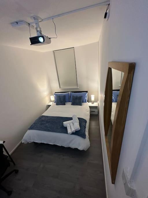 Small Cozy Private Bedroom Zone1 Londra Dış mekan fotoğraf